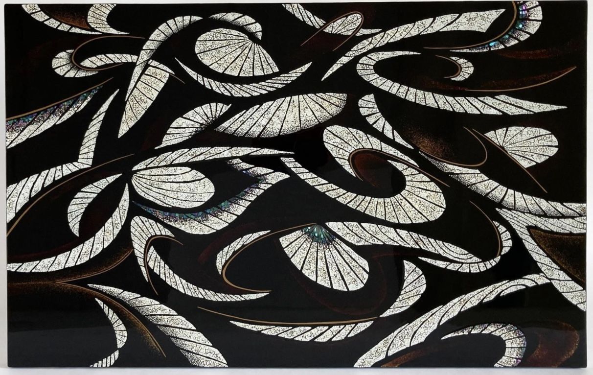 Drawing Irregular Arcs, urushi lacquer panel by Shiori Kawano